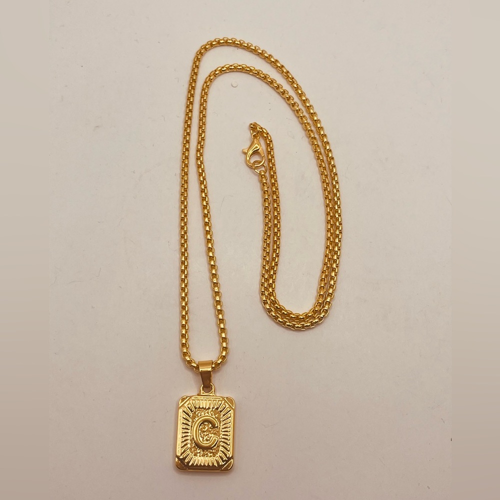 Gold plated unisex necklace letter C design